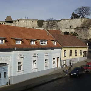Várkapu Panzió Panzió